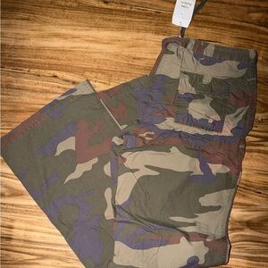 Victoria Secrets LONDON JEAN Women's poplin Camo Pants - 14